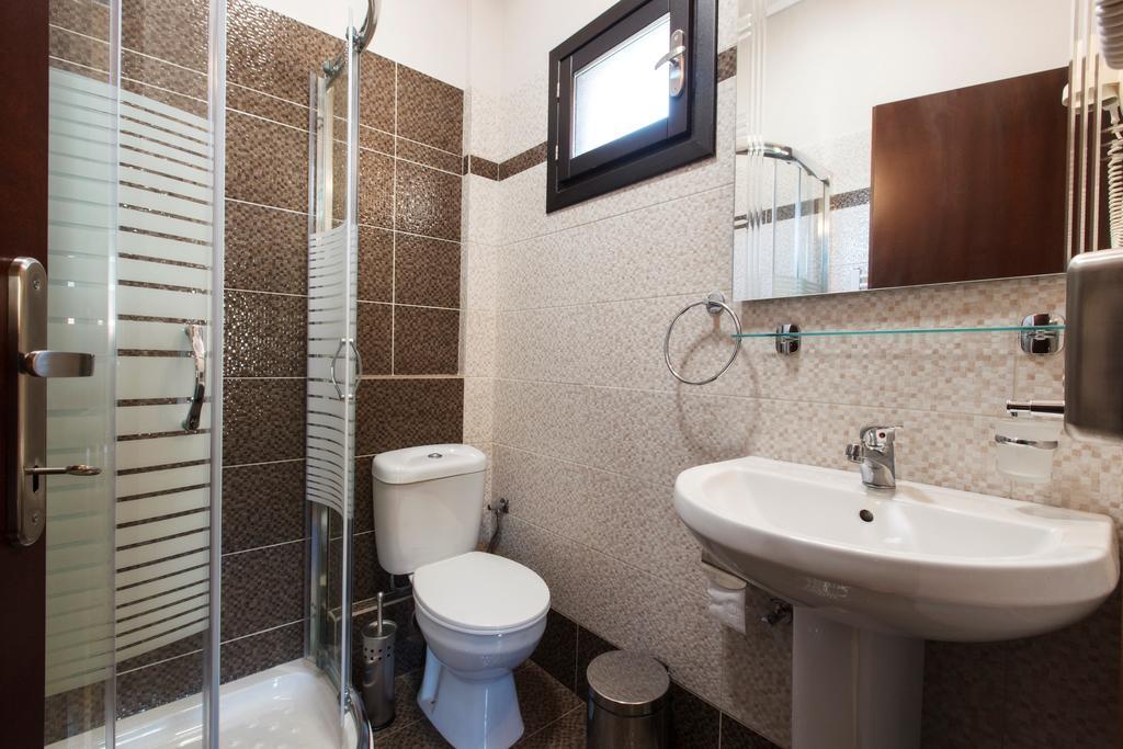 Greco Hotel Koropi Buitenkant foto